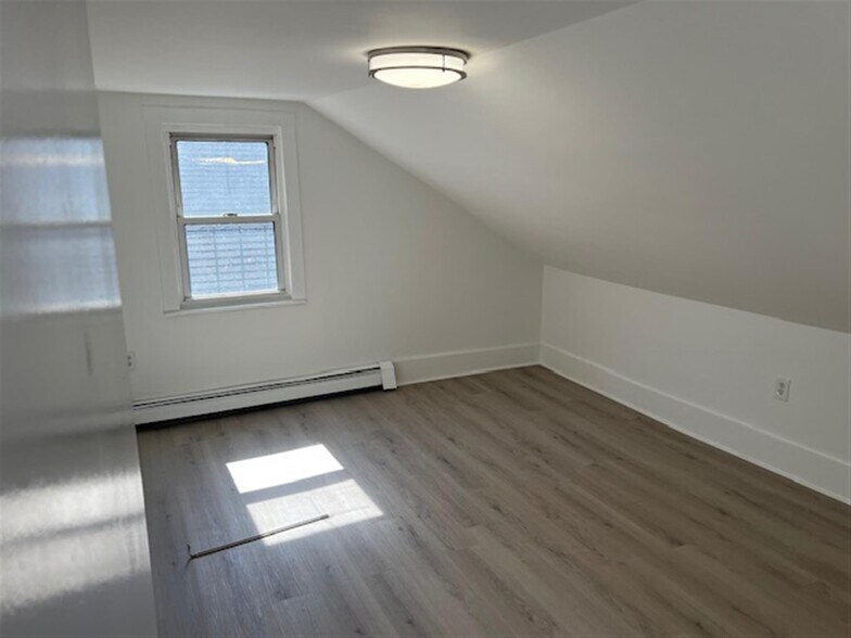 Building Photo - 8 6th St