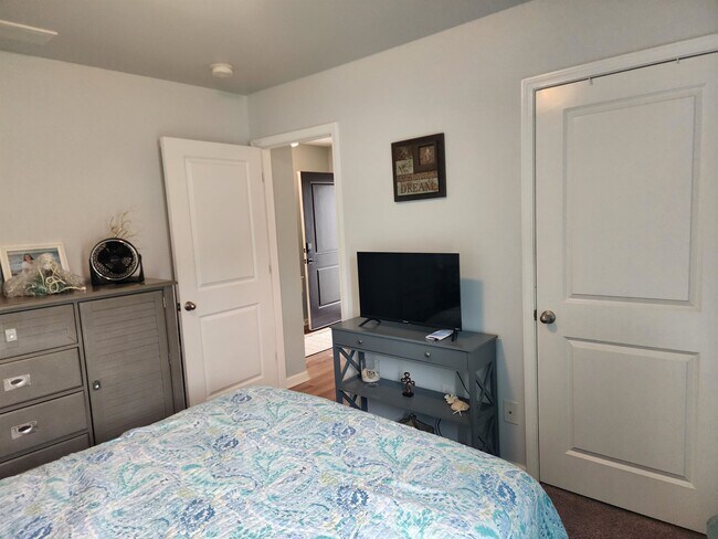 Building Photo - 1300 Arbor Ct