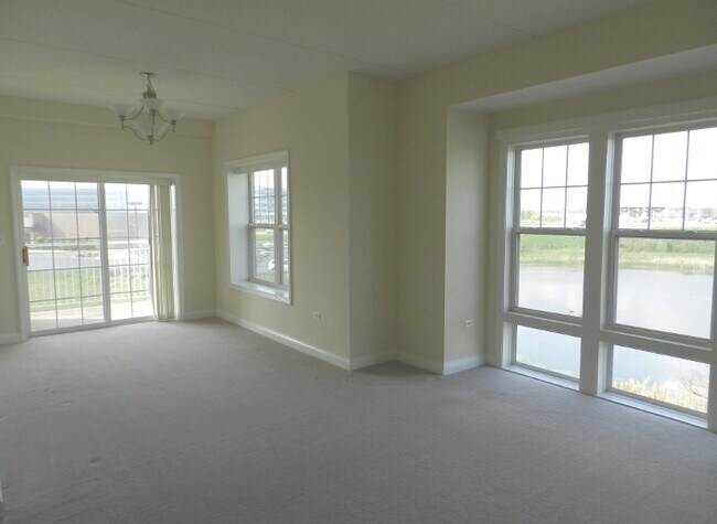 Building Photo - 101 Pointe Dr