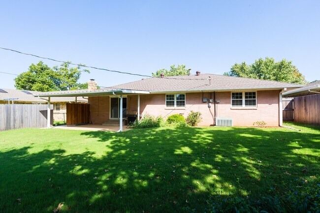Building Photo - Beautiful home in Lake Park addition in Be...