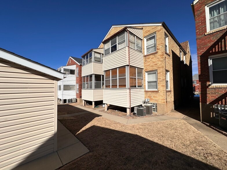 Building Photo - 5816 Mardel Ave