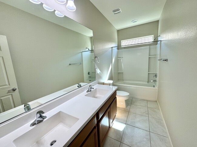 Building Photo - 5576 W Heritage Way
