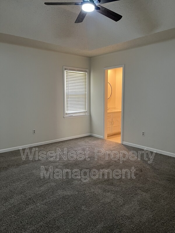 Building Photo - 514 SE Adobe Dr
