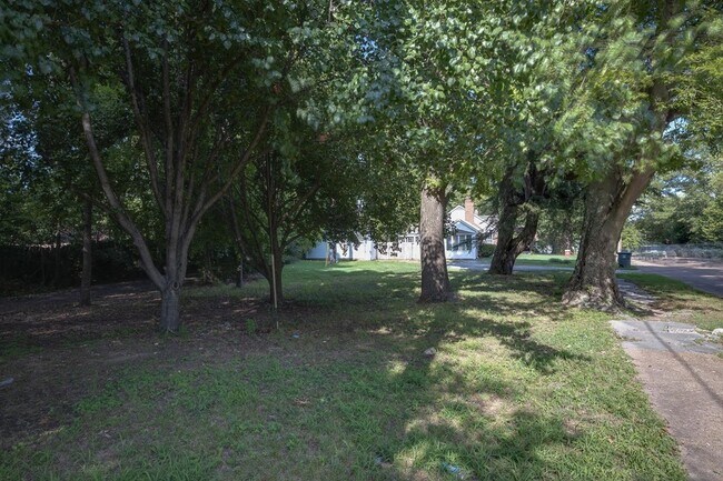 Building Photo - 2056 Jackson Ave