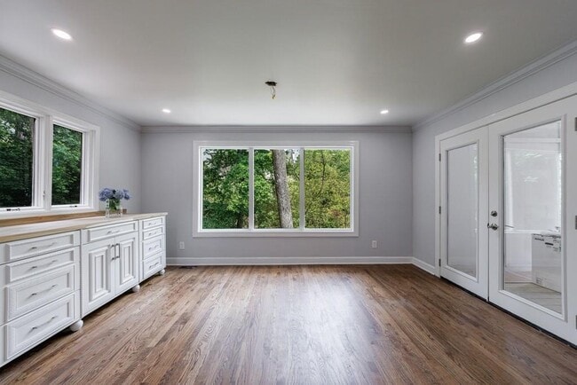 Building Photo - 459 Atlanta Country Club Dr