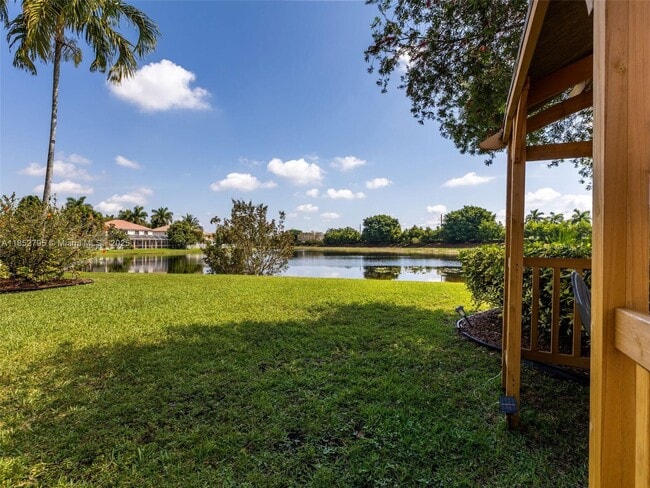 Building Photo - 665 Nandina Dr