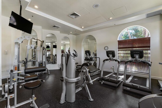 Building Photo - 616 Clearwater Park Rd