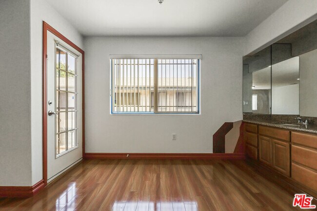 Building Photo - 1559 W 207th St
