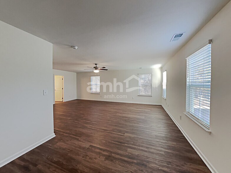 Building Photo - 5034 Twin River Dr