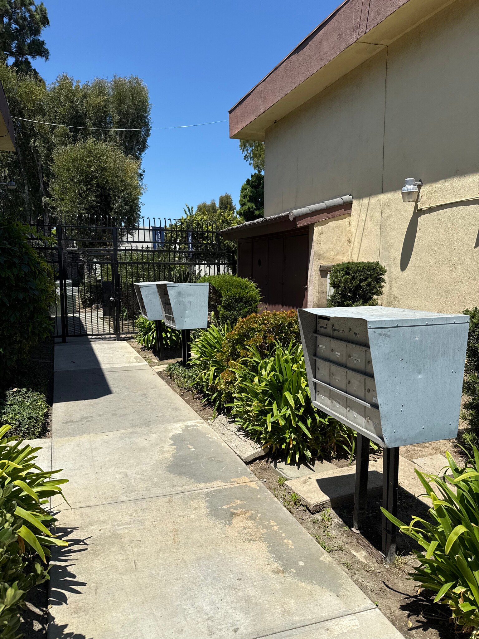 Mail Boxes - 4700 Clair Del Ave