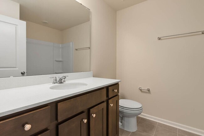 Building Photo - Cozy Townhome with 2 car garage!