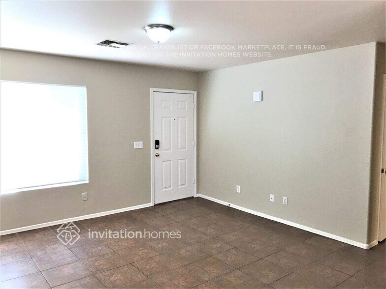 Building Photo - 8632 E Capri Ave