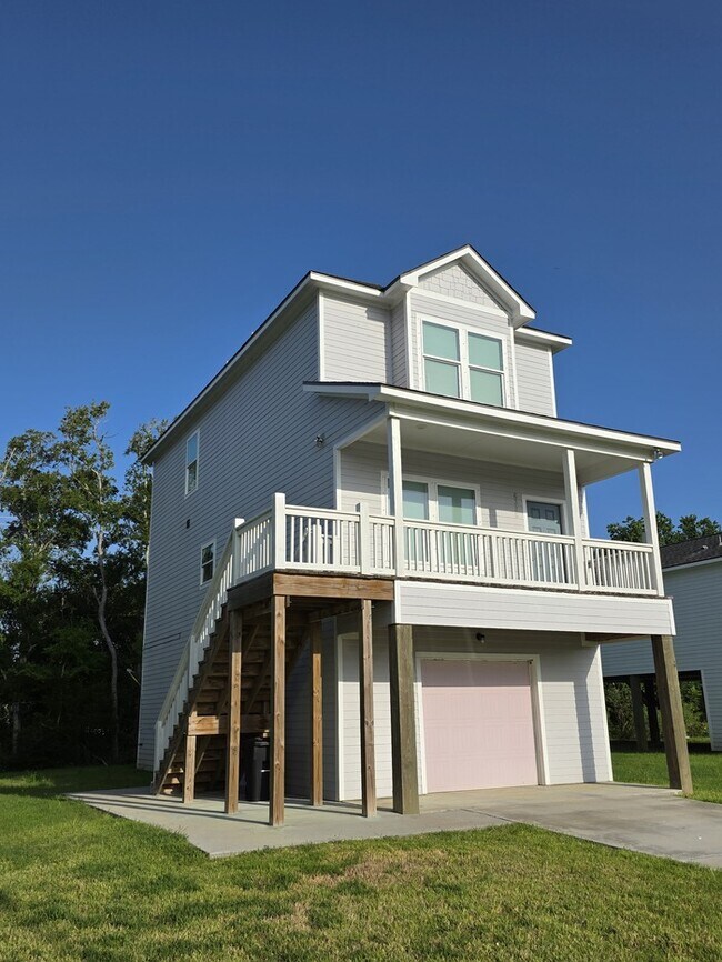 Building Photo - 4/2/2-Ready for Move Im-Download Rently app to self tour