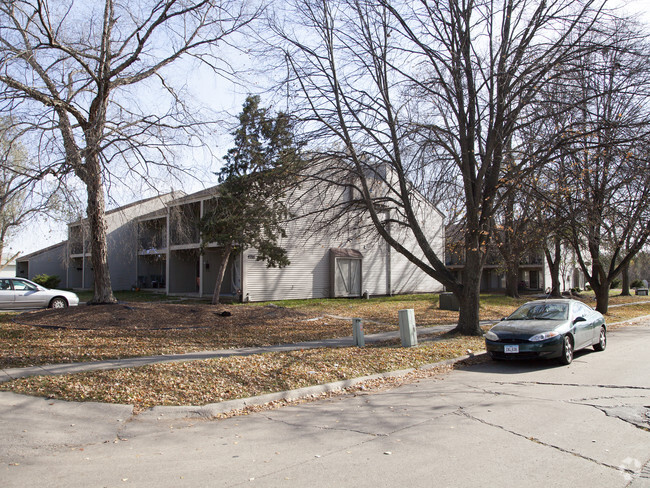 Building Photo - Heritage Court