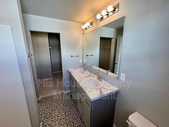 Building Photo - 1353 Reynolds St