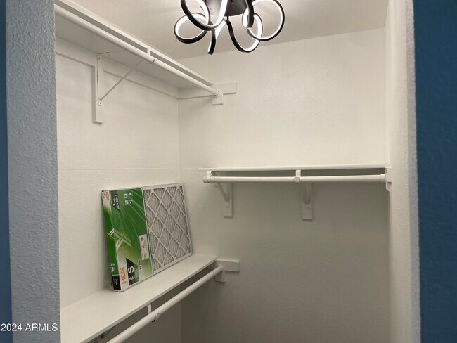 Building Photo - 4322 W Sandra Cir