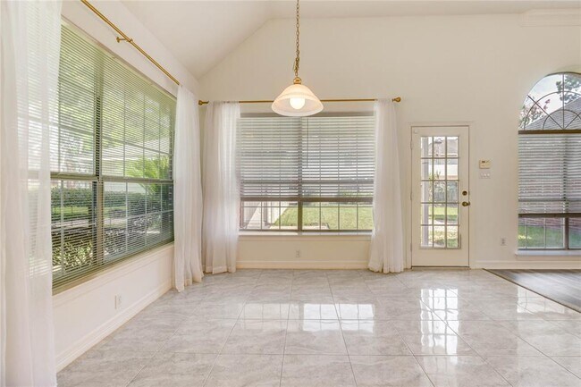 Building Photo - 8803 Memorial Creek Dr