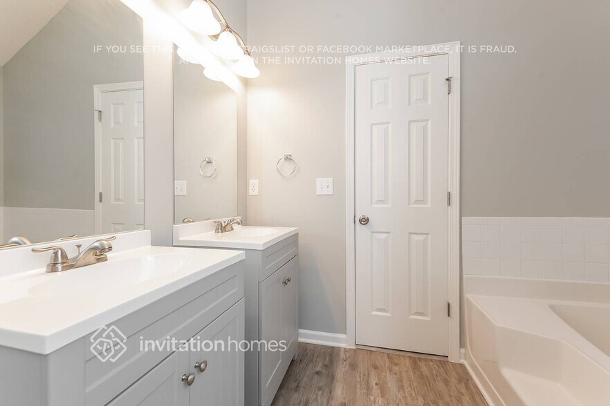 Building Photo - 4222 Arabian Way SW