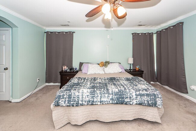 Building Photo - 3 Bedroom 2.5 Bath Single Family Home in S...