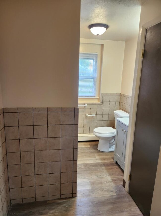 Building Photo - 793 E High St