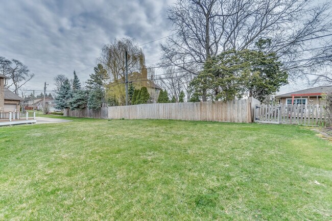 Building Photo - 645 Justina St