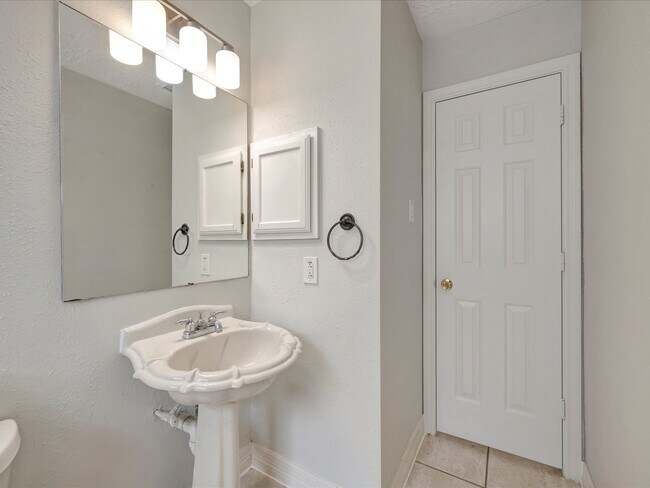 Building Photo - 2505 Ironclad Dr