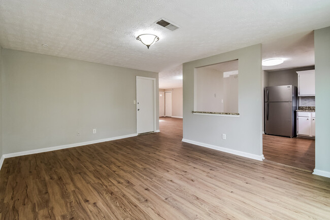 Building Photo - 3 Bedroom Atlanta Home