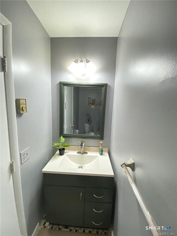 Building Photo - 19 Somers St