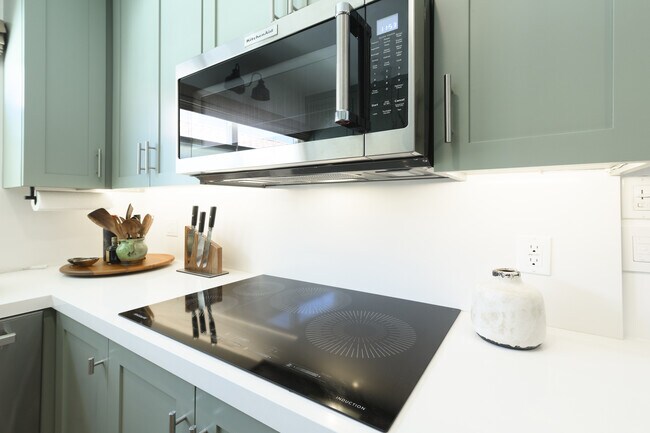 Building Photo - 148 S Orange Dr