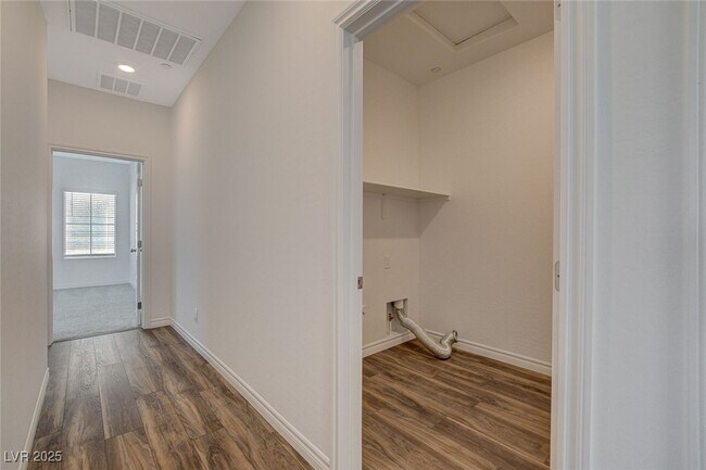 Building Photo - 206 Callen Falls Ave