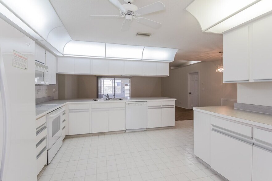 Building Photo - 2877 48th Way E