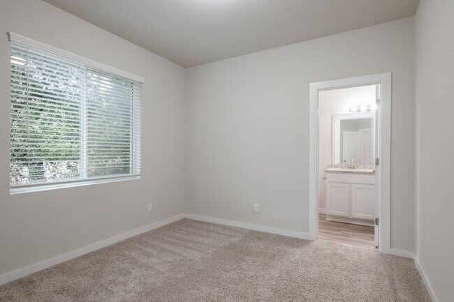 Building Photo - Spacious & Modern 3/3.5 in The Preserve at the Dominion