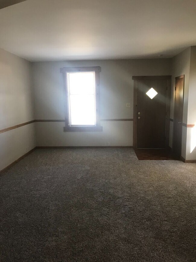 Building Photo - COMING SOON! Cute South County Cottage with White Picket fence, and  Garage