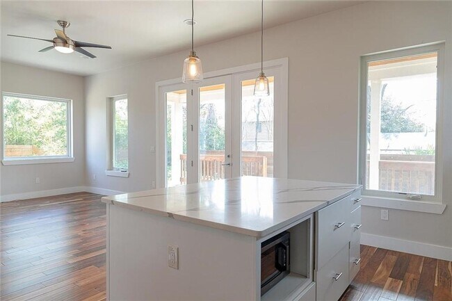 Building Photo - 2509 Del Curto Rd