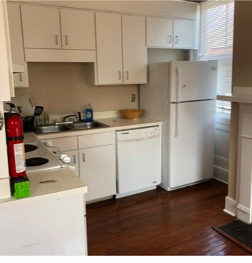 Kitchen - 119 Smith St