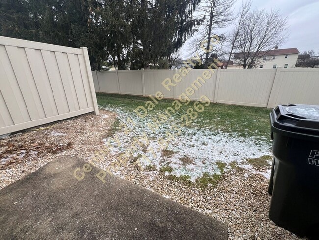 Building Photo - 2 Bedroom Townhouse in West York