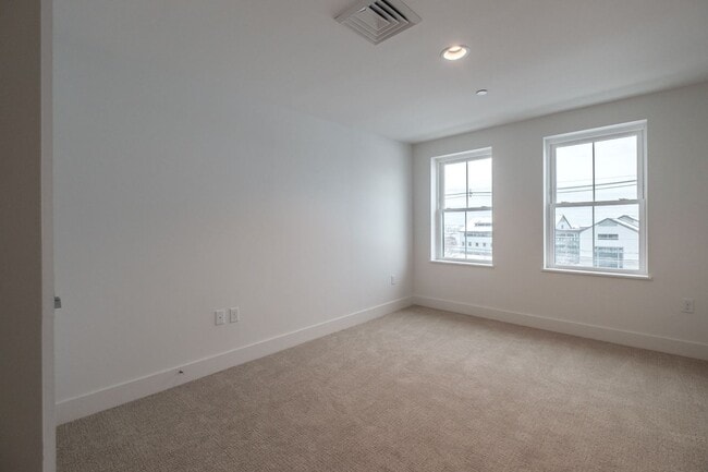 Building Photo - 2BR/2BA Old Port Condo Onsite Parking Available, Fitness Room and Elevator