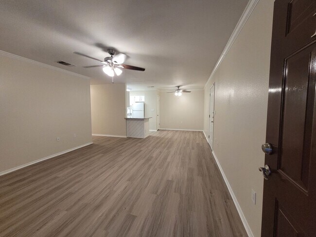 Building Photo - 2 Bed | 2 Bath 1,100 Sq. Ft. Two Car Garag...