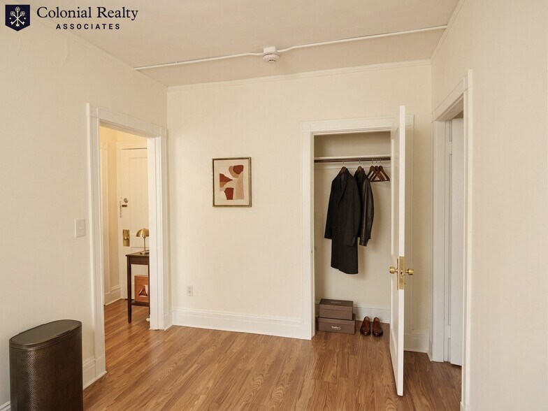 Building Photo - 230 Walnut St