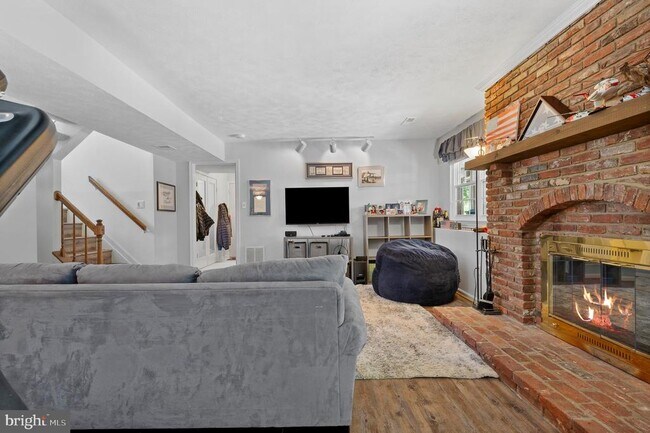 Building Photo - 1615 Spottsworth Way