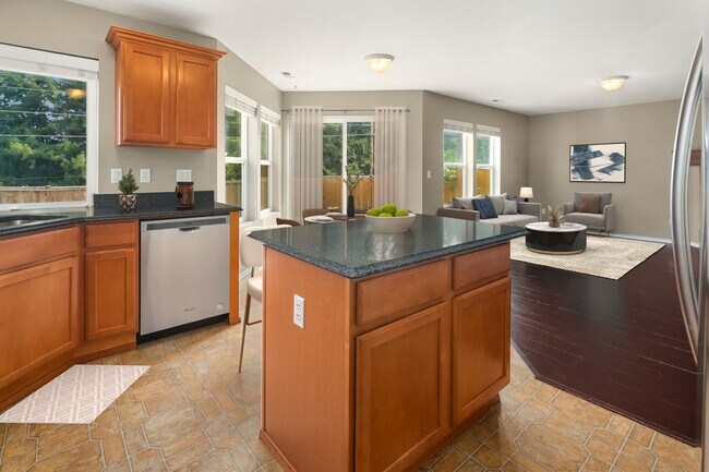 Building Photo - 3bd/2.5ba Snoqualmie Home