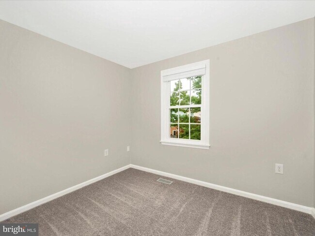 Building Photo - 112 Bracken Ct