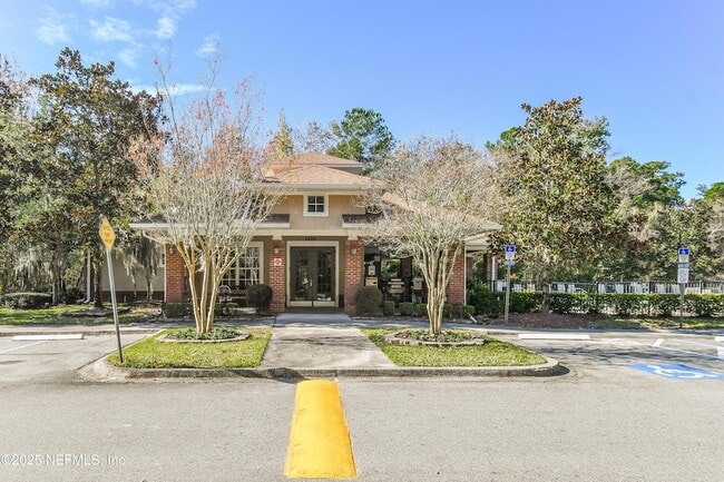 Building Photo - 8424 THORNBUSH Ct