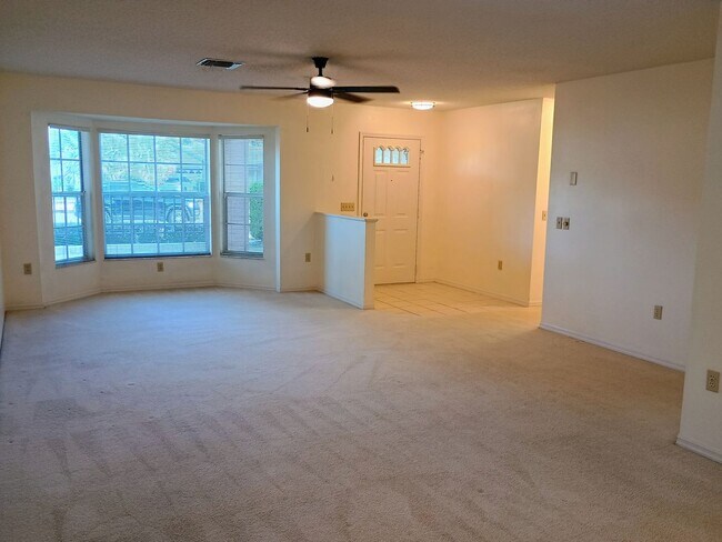 Building Photo - 2 bedroom 2 bathroom Large House for rent ...