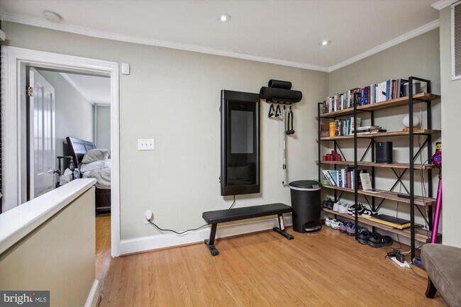 Building Photo - 763 10th St SE