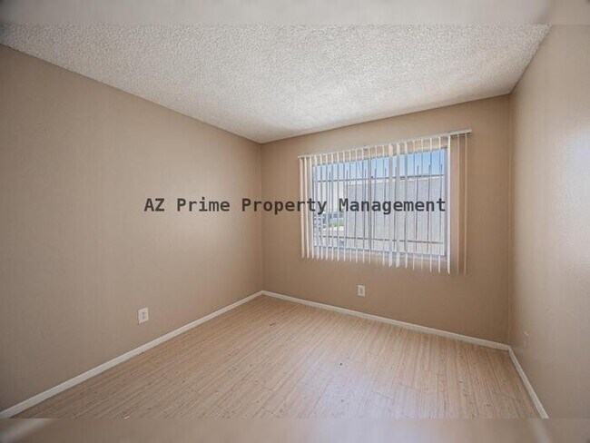 Building Photo - 5214 N 42nd Pkwy