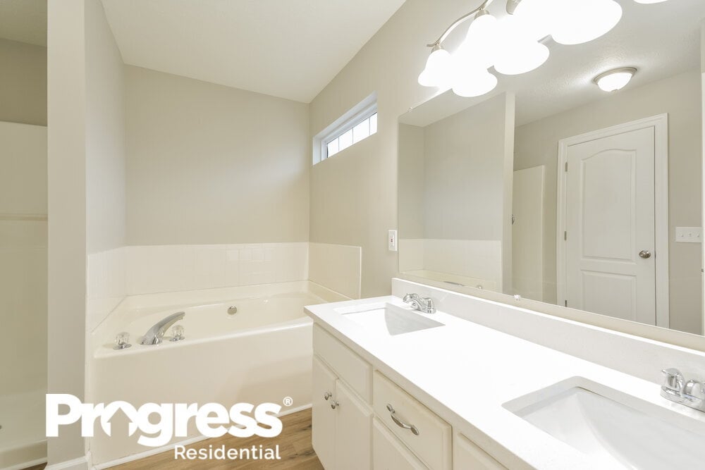 Building Photo - 3338 Meadowhill Dr