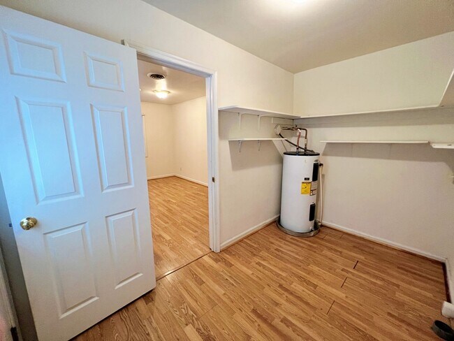 Building Photo - 9625 Shiloh Dr