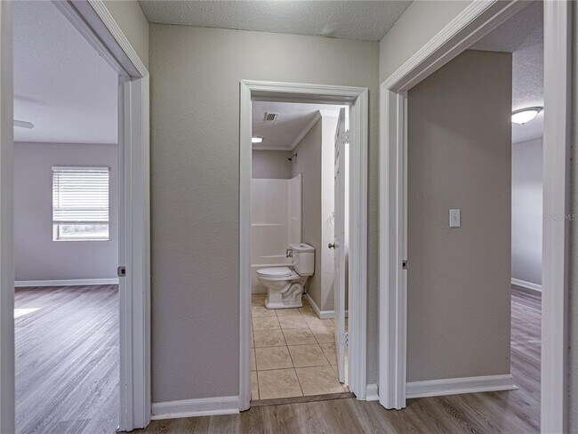 Building Photo - 5017 Lewellyn Rd