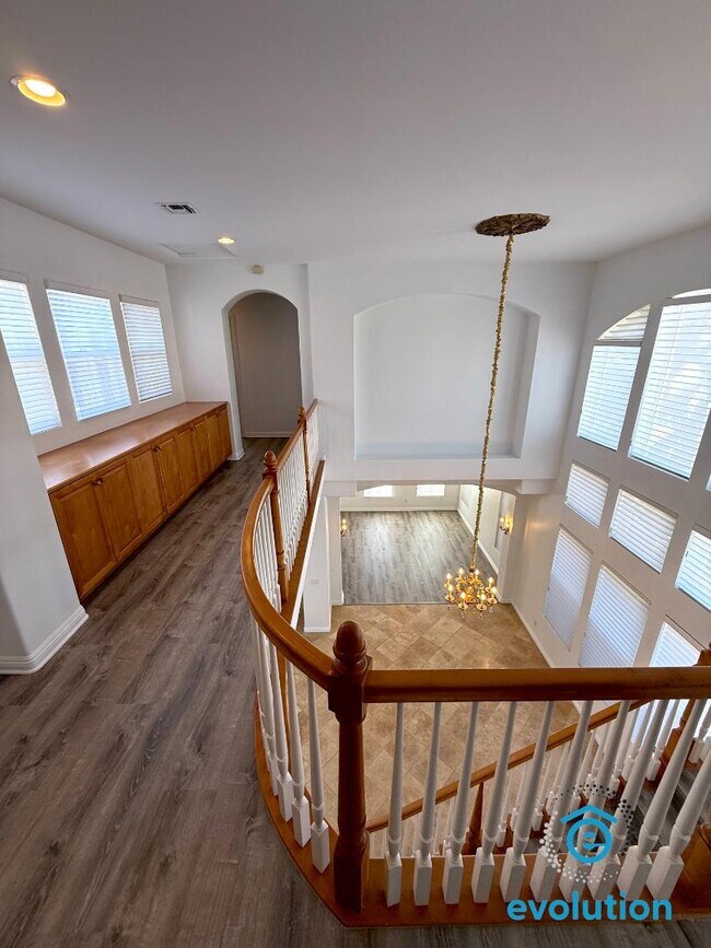 Building Photo - 2914 Carrillo Way
